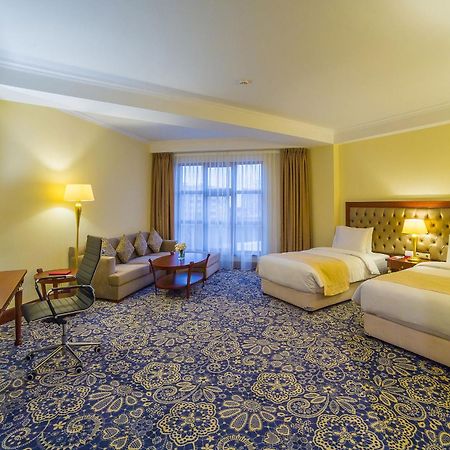Ramada By Wyndham Almaty Hotell Eksteriør bilde