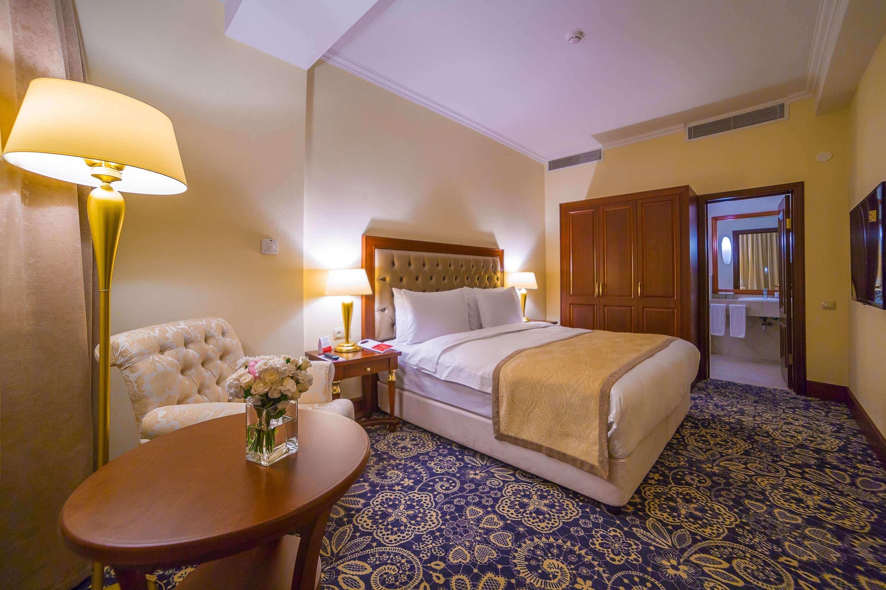 Ramada By Wyndham Almaty Hotell Eksteriør bilde