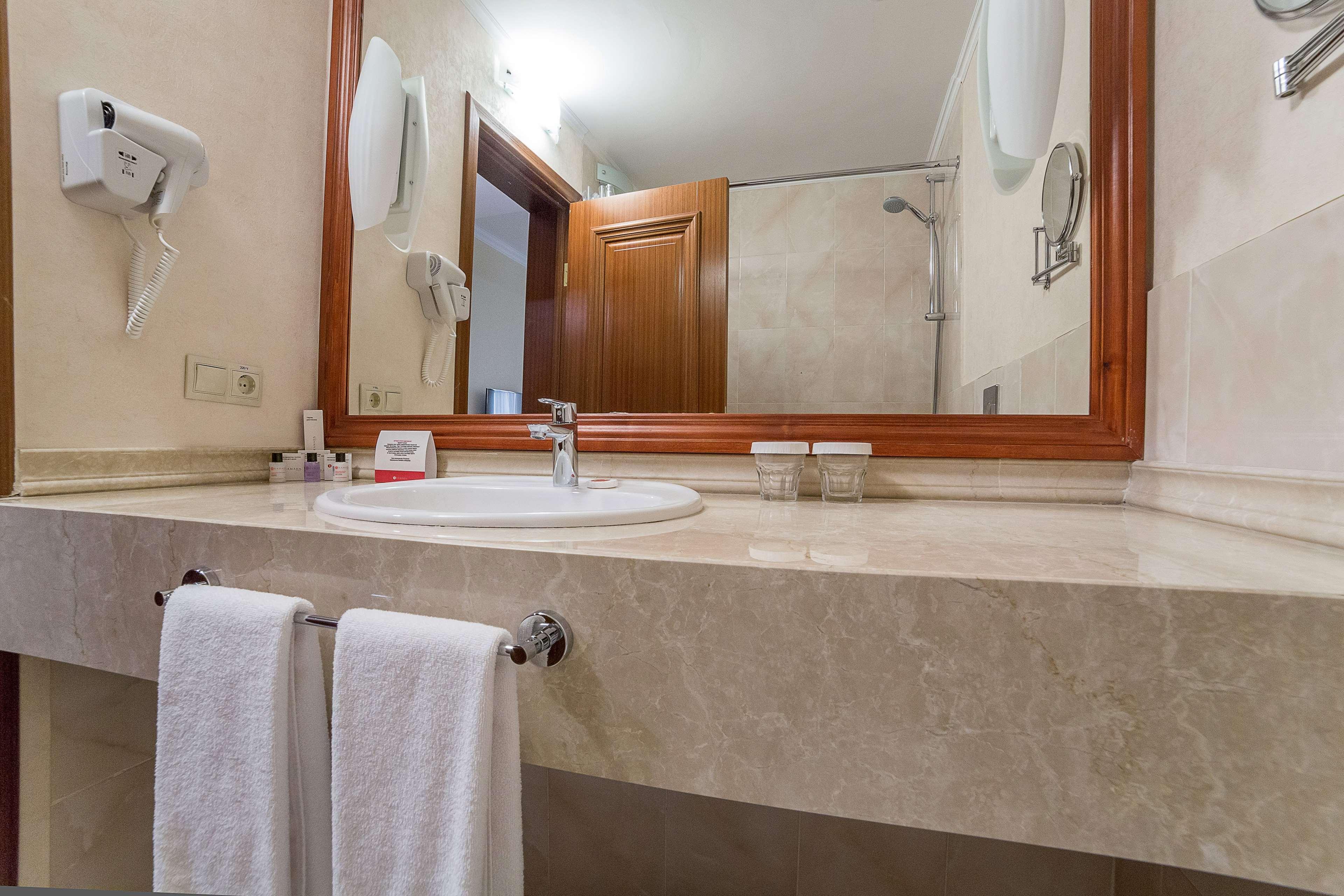 Ramada By Wyndham Almaty Hotell Eksteriør bilde