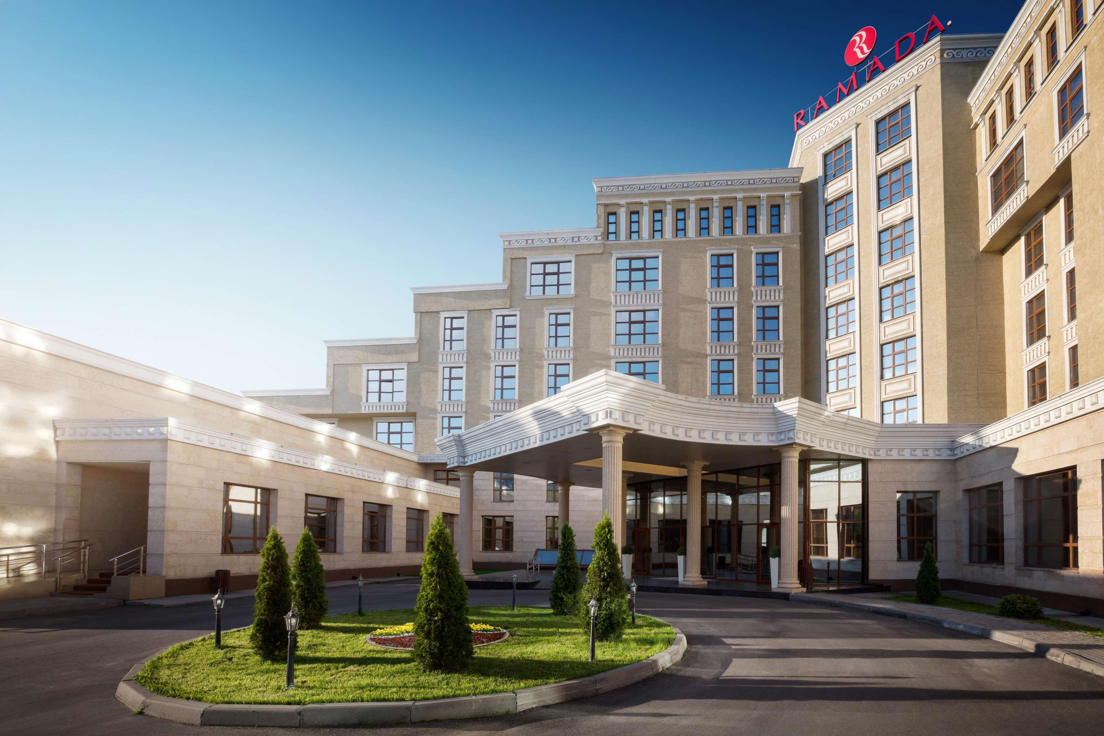 Ramada By Wyndham Almaty Hotell Eksteriør bilde