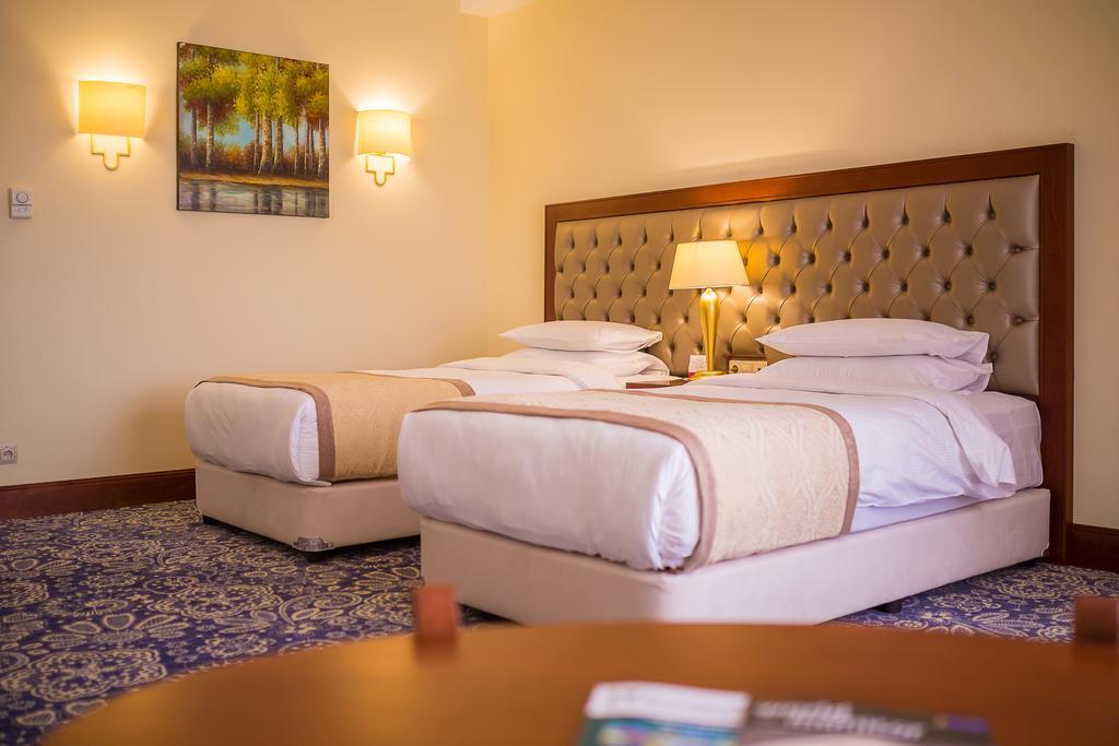 Ramada By Wyndham Almaty Hotell Eksteriør bilde