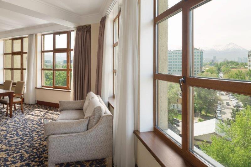 Ramada By Wyndham Almaty Hotell Eksteriør bilde