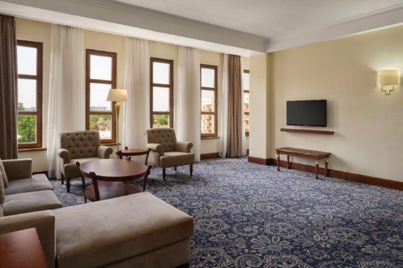 Ramada By Wyndham Almaty Hotell Eksteriør bilde