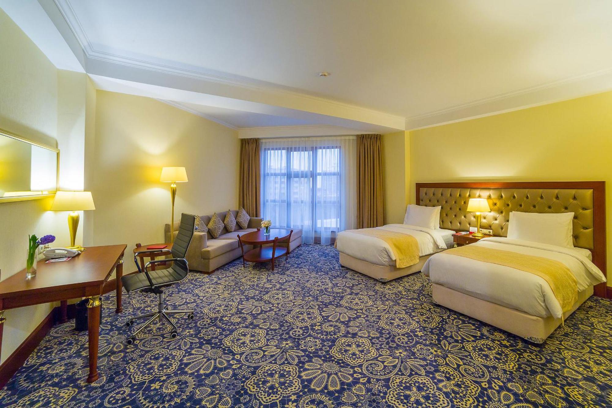 Ramada By Wyndham Almaty Hotell Eksteriør bilde