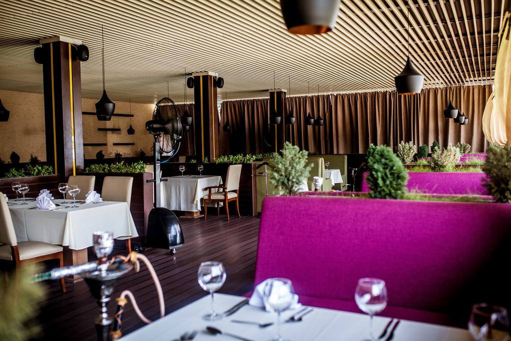 Ramada By Wyndham Almaty Hotell Eksteriør bilde