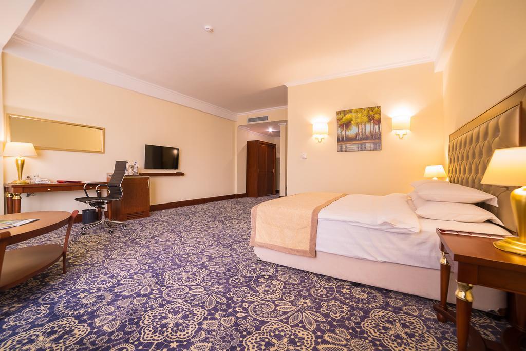 Ramada By Wyndham Almaty Hotell Eksteriør bilde