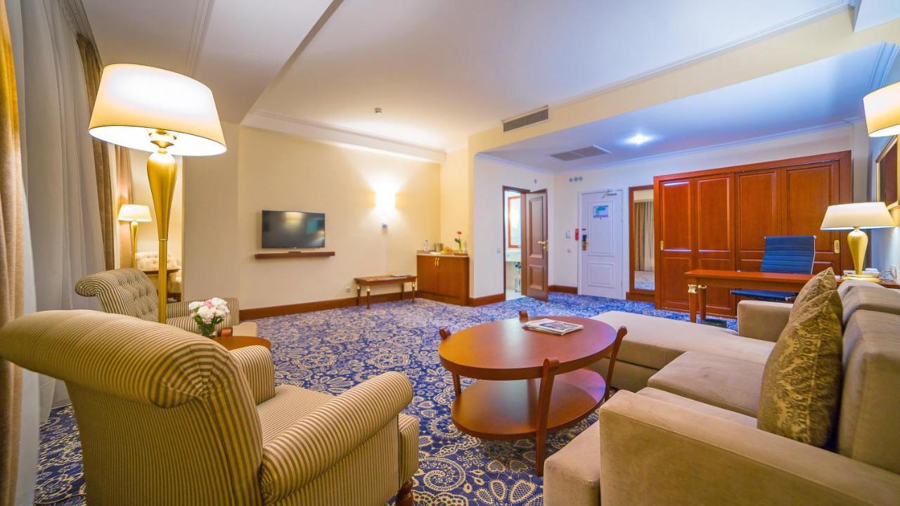 Ramada By Wyndham Almaty Hotell Eksteriør bilde