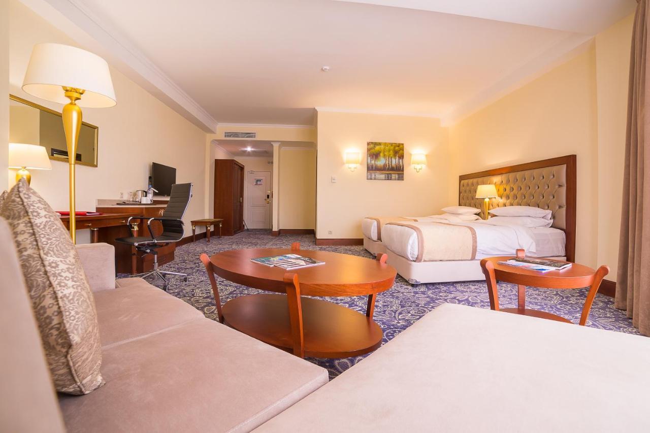 Ramada By Wyndham Almaty Hotell Eksteriør bilde