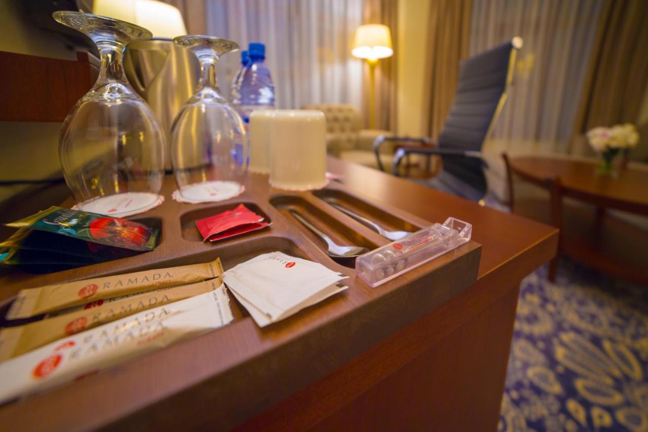 Ramada By Wyndham Almaty Hotell Eksteriør bilde