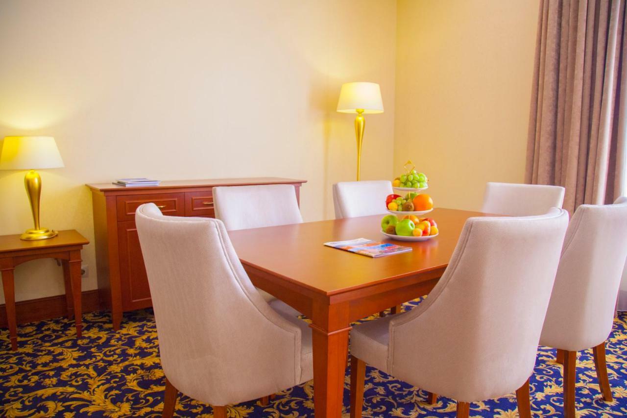 Ramada By Wyndham Almaty Hotell Eksteriør bilde