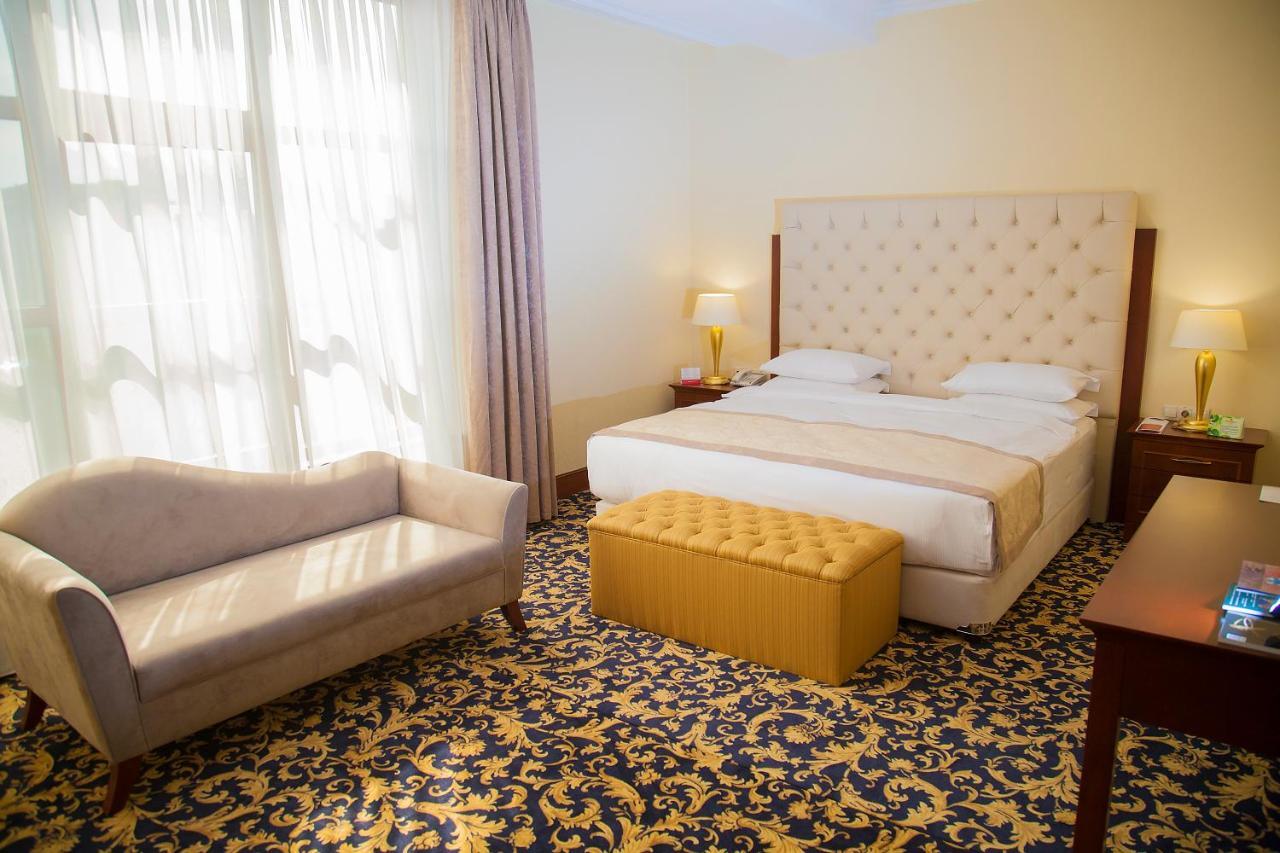 Ramada By Wyndham Almaty Hotell Rom bilde